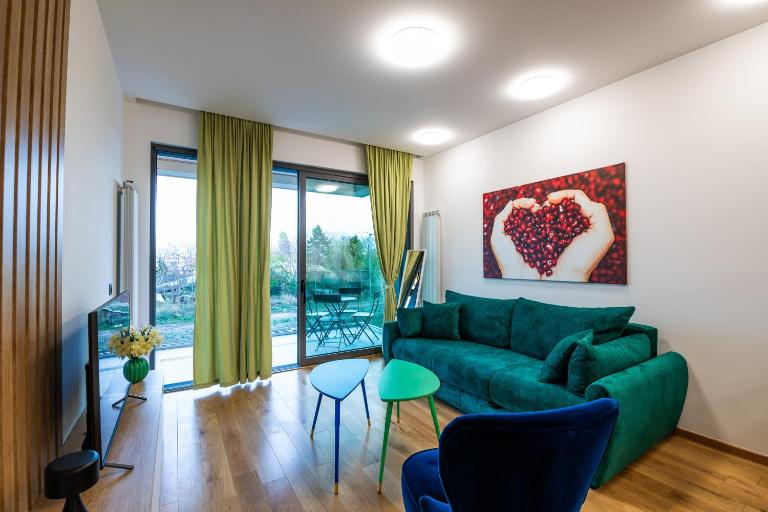 City Center Sunrise Apartment - Private Garage - B&B Belgrado