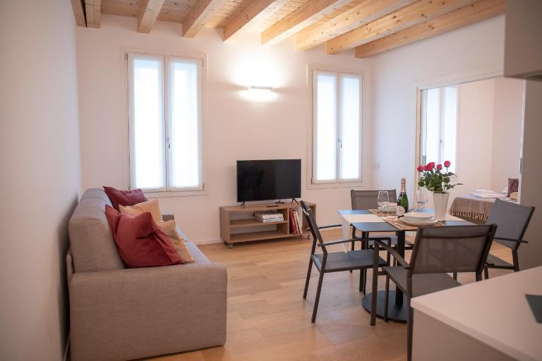 Romantic White Apartment - 5 minutes from the lake - Bed and Breakfast Como