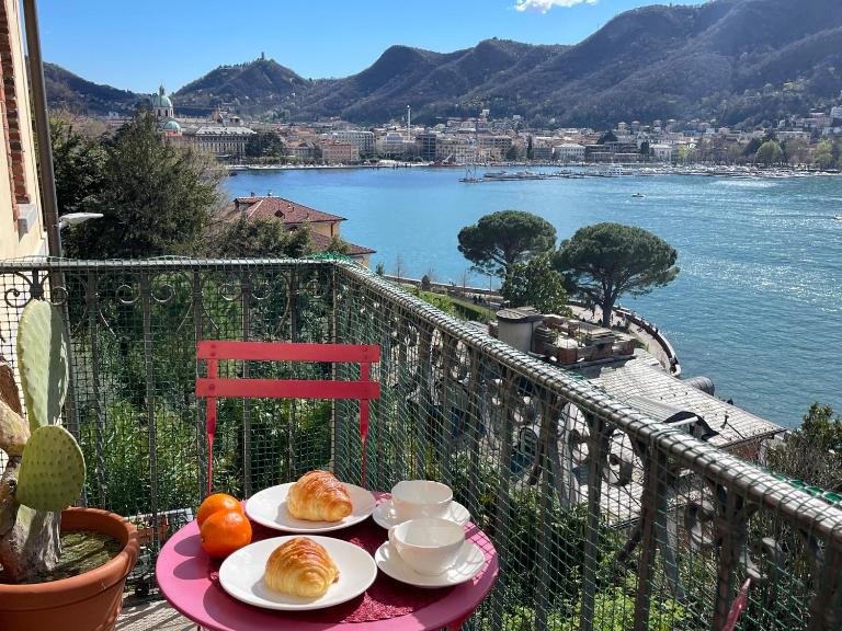 Lake Front View on Viale GENO - Bed and Breakfast Como