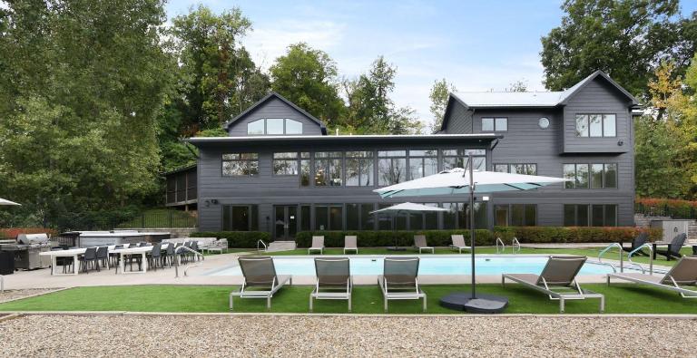 Dahlia by Dwell Vacations - B&B Berrien Springs