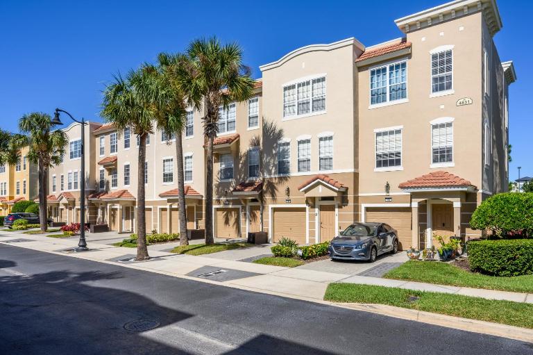 Epic Universe Beautiful Vacation Townhome - 4031 - Chambres d'hôtes Orlando