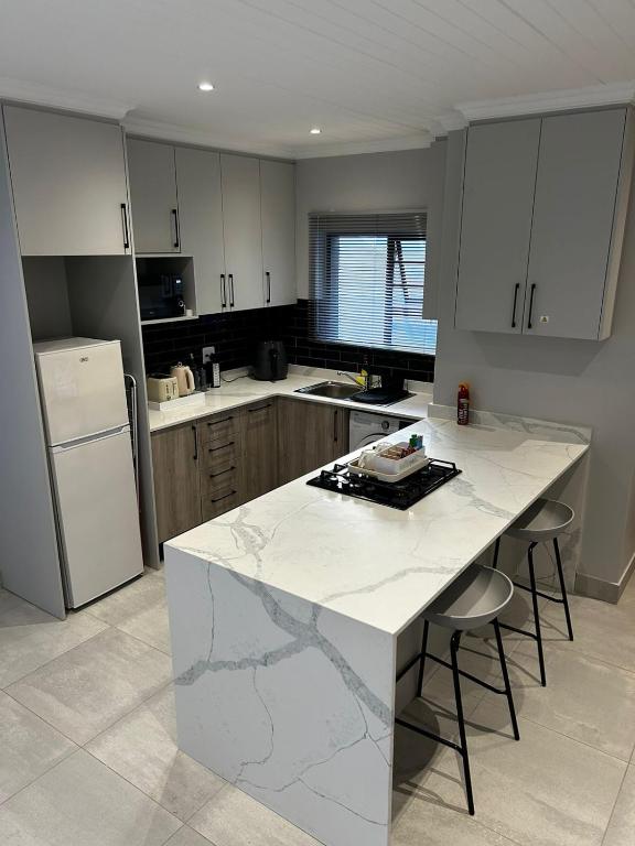 Affordable Luxury Apartment - B&B Port Elizabeth