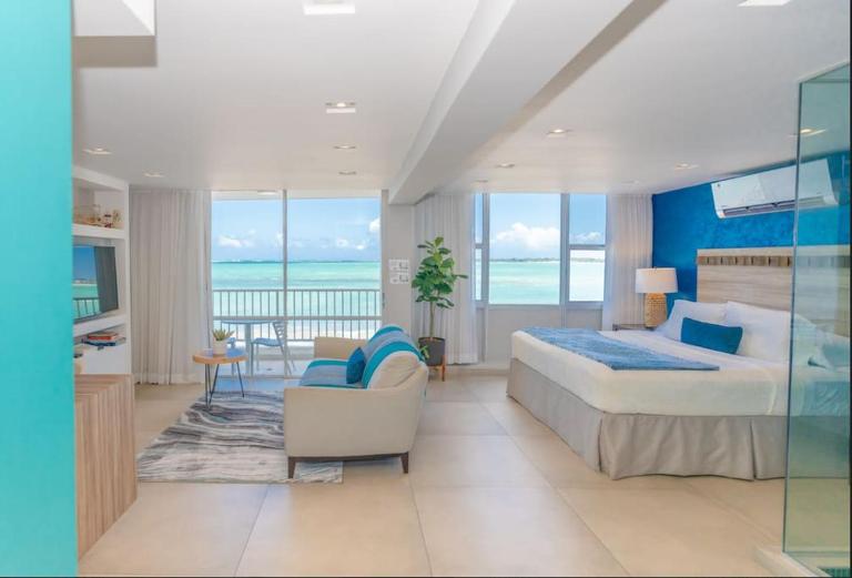 Modern Jewel Beachfront Isla Verde - Bed and Breakfast San Juan