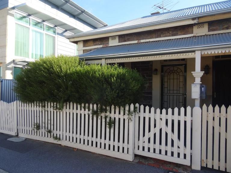Harriett's Cottage - Bed and Breakfast Adelaide