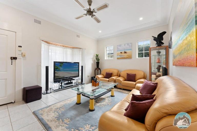 Aircabin - Blakehurst - Spacious - 5 Beds House - Bed and Breakfast Sydney