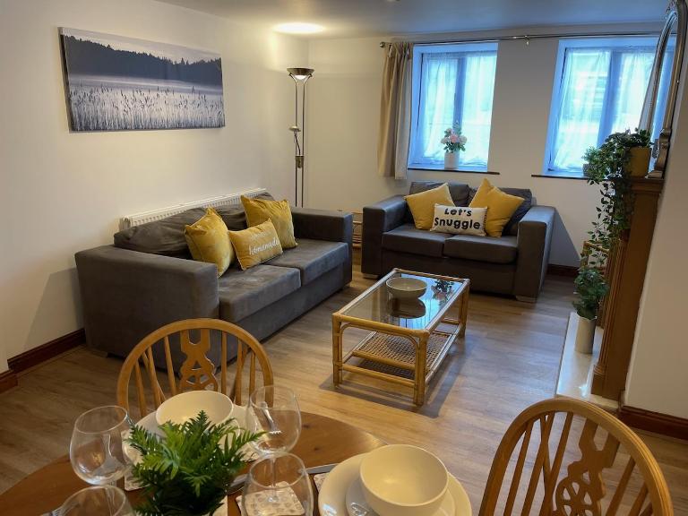 Pine Cottage cosy 3 bed sleeps 4 - dogs very welcome - Bed and Breakfast Holmesfield