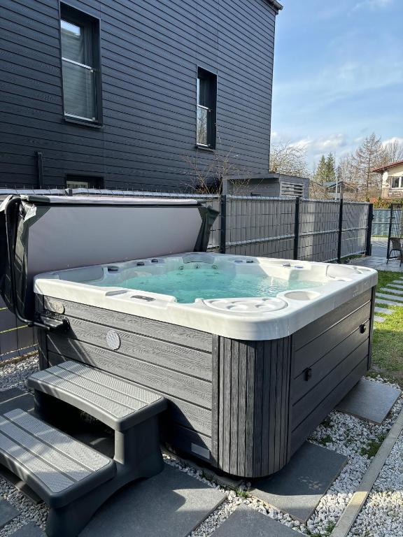 Lux Apart - Apartamenty z jacuzzi i sauną nad Wisłą - B&B Ustroń