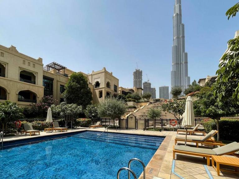 FIRST CLASS 1BR Tranquil Oasis in Old Town - B&B Dubai