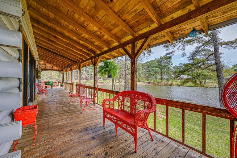 Broken Bow Cabin w/ Hot Tub & Fishing On-Site! - B&B Broken Bow