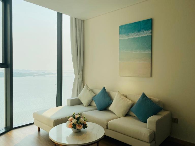 Bayside Bliss Apartment By A La Carte Ha Long Ocean View - Bed and Breakfast Hạ Long