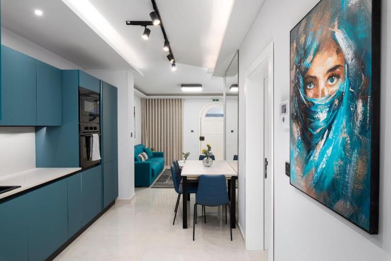 Modern & Stylish Apartment Close to Tigne Point - Close to Saint Julians & Valletta Ferry - B&B Sliema