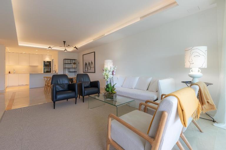 Lujoso Apartamento con piscina en Paseo Maritimo Marbella - B&B Marbella