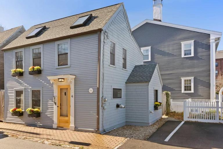 Circa 1789 Historic South End Downtown Home - Bed and Breakfast Newburyport