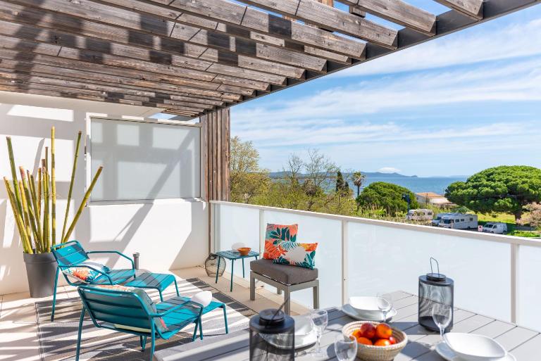 Appartement Vue Mer 50m plage des Salins Piscine 2 parkings Terrasse - Bed and Breakfast Hyères