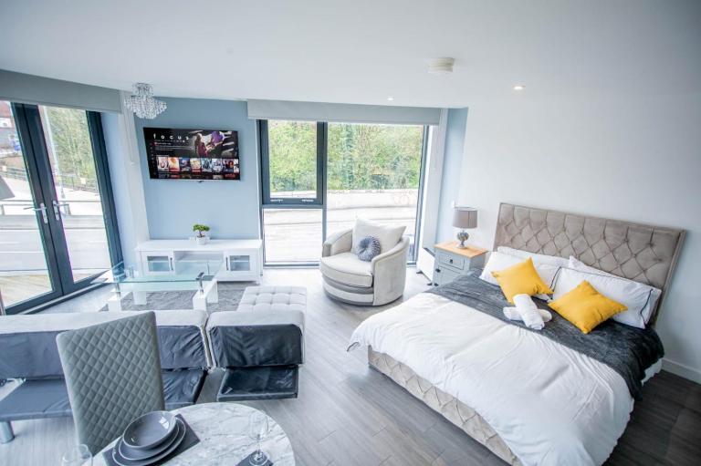 Excellent studio balcony apartment in Sheffield - Bed and Breakfast Sheffield