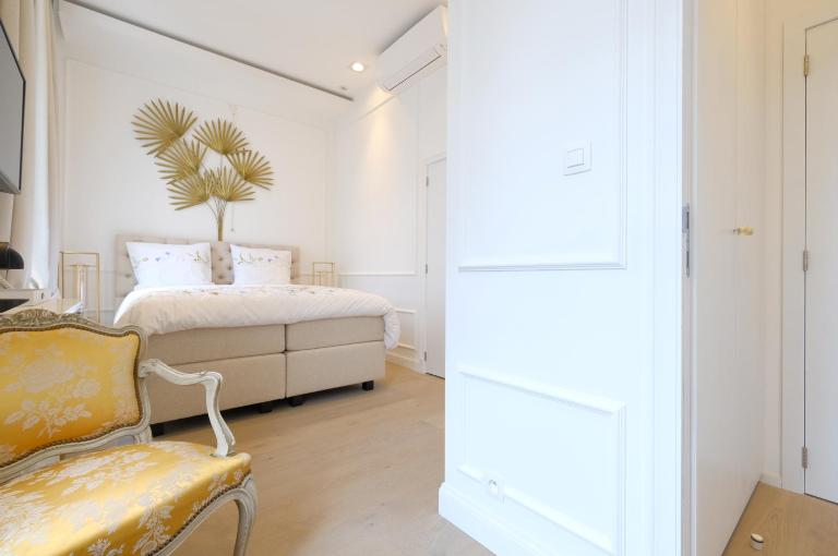 Room Jade - La Maison de la duchesse de la Valliere - Parking privé - B&B Mons