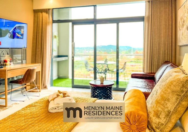 Menlyn Maine Residences - Napoli with king sized bed - B&B Pretoria