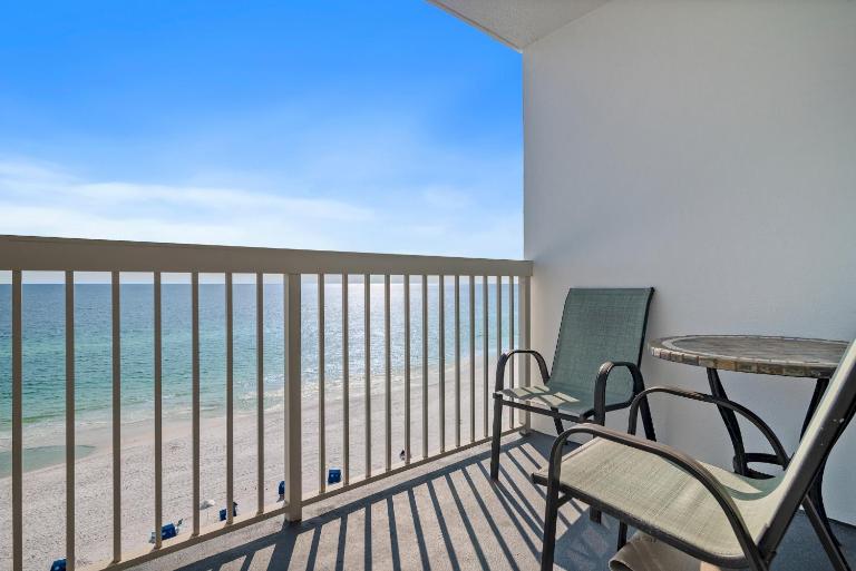 Pelican Beach Resort - Destin Condo Getaways by CLs - B&B Destin