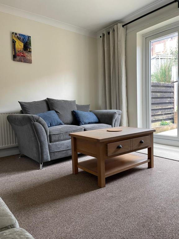 Rotherham,Meadowhall,Magna,Utilita Arena,with WIFi and Driveway - B&B Kimberworth
