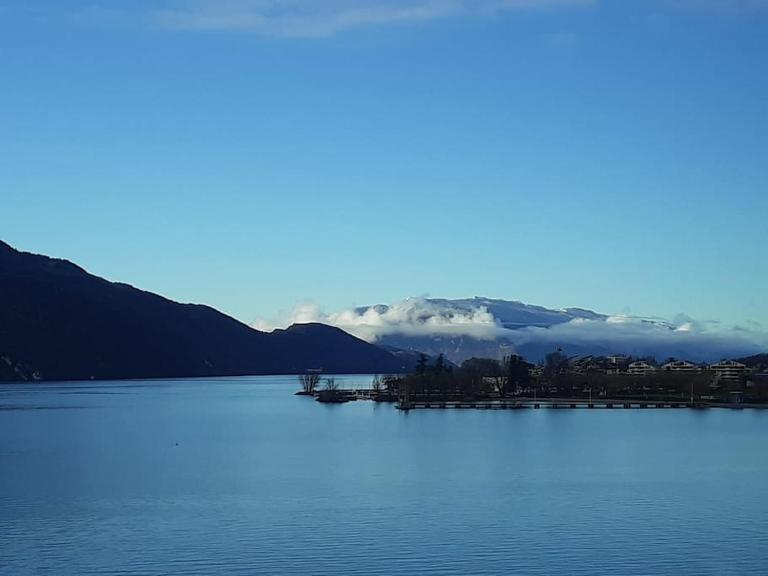 Pépite du lac Vue imprenable 40m2 Tresserve plage Aix les bains - B&B Tresserve