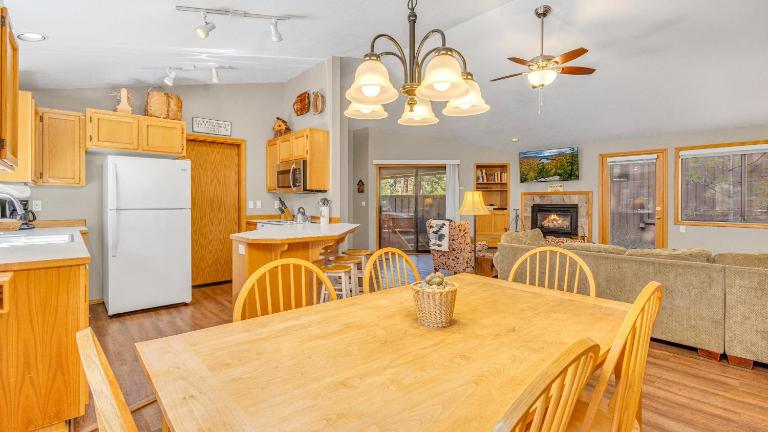 Coyote - Unit 9 - Bed and Breakfast Sunriver