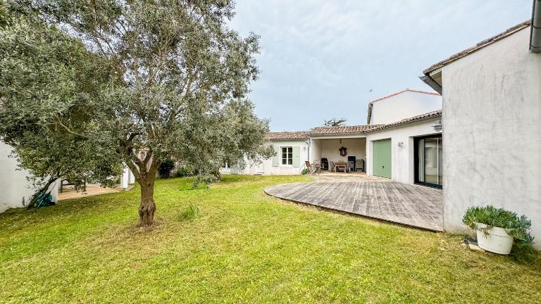 Villa à proximité de la plage et des commerces - Bed and Breakfast La Couarde-sur-Mer