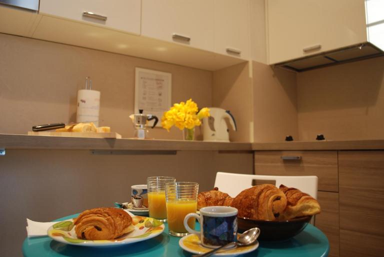 SORTIE 44 - NEWLY renovated 1 bedroom, center of old Antibes - B&B Antibes