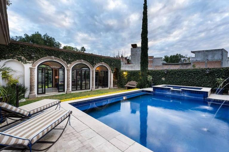 Casa Regina, Stylish 3BR Home in Centro with Rooftop & Jacuzzi - Ferienwohnung San Miguel de Allende