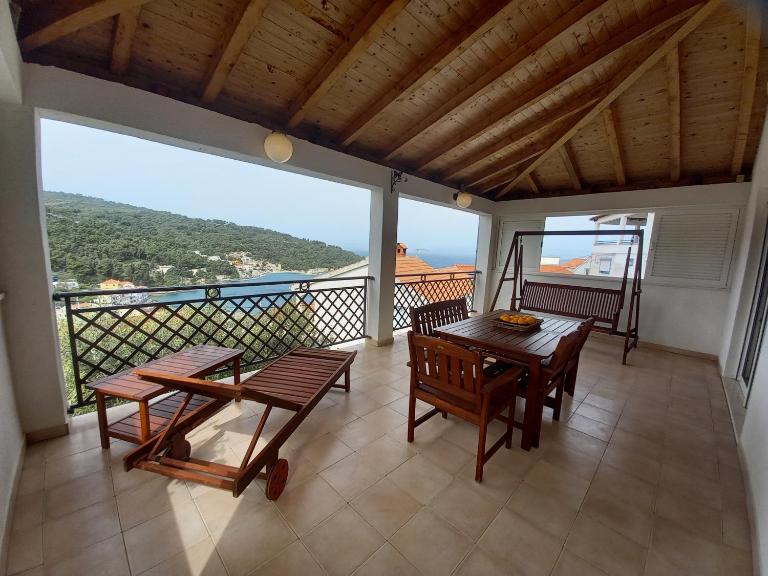 Marina Zuti Apartman - Bed and Breakfast Stomorska