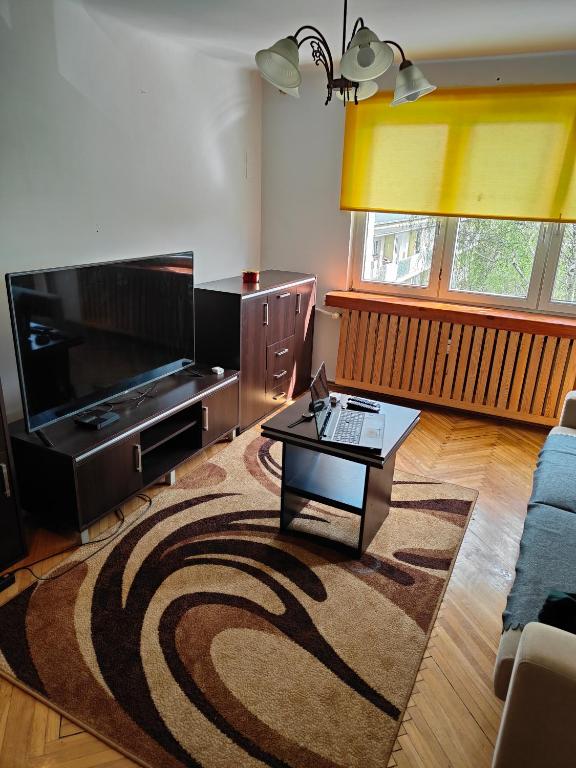 Całe mieszkanie 2 pokojowe na wyłączność centrum Częstochowy, bardzo blisko Jasnej Góry, 2 duże łóżka - B&B Częstochowa