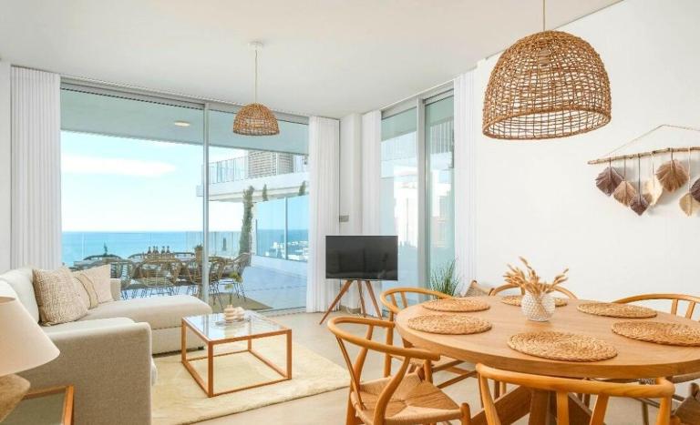 Med Two luxury apartment with sea view - B&B Fuengirola