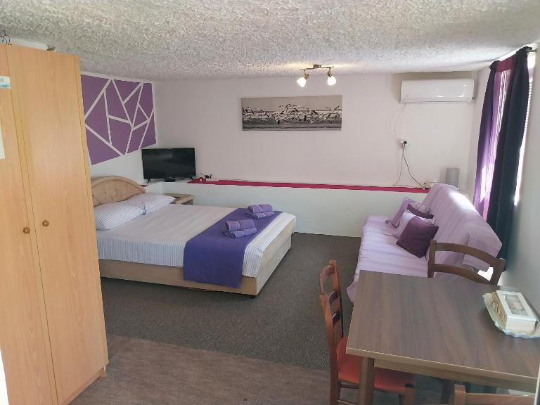 House 23 A2 - Bed and Breakfast Tivat
