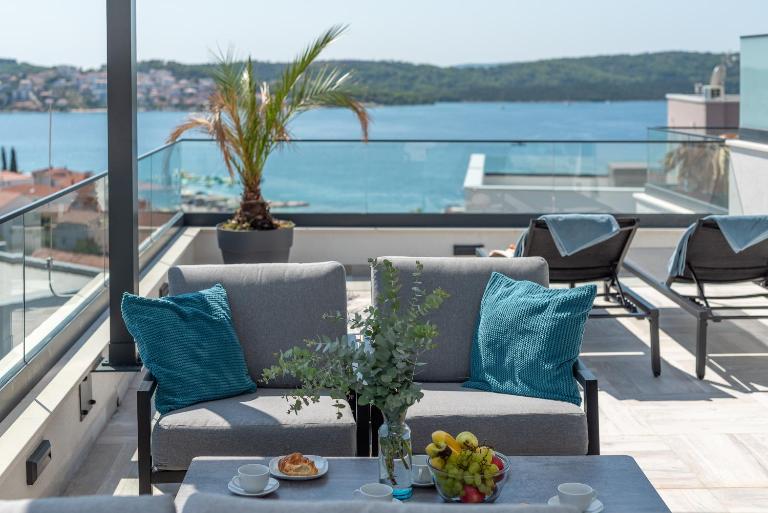 Ap. No. 6 - Sea Breeze - B&B Traù