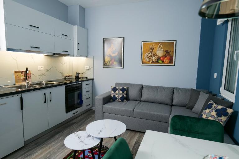 Travelers' Korça Home - B&B Korçë