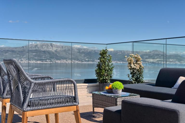 Angie's Rooftop Apartment - Ferienwohnung Slatine