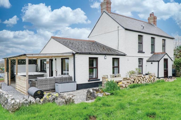 Hill House - 4 Bedroom Holiday Home - Llanrhidian - Chambres d'hôtes Llanrhidian