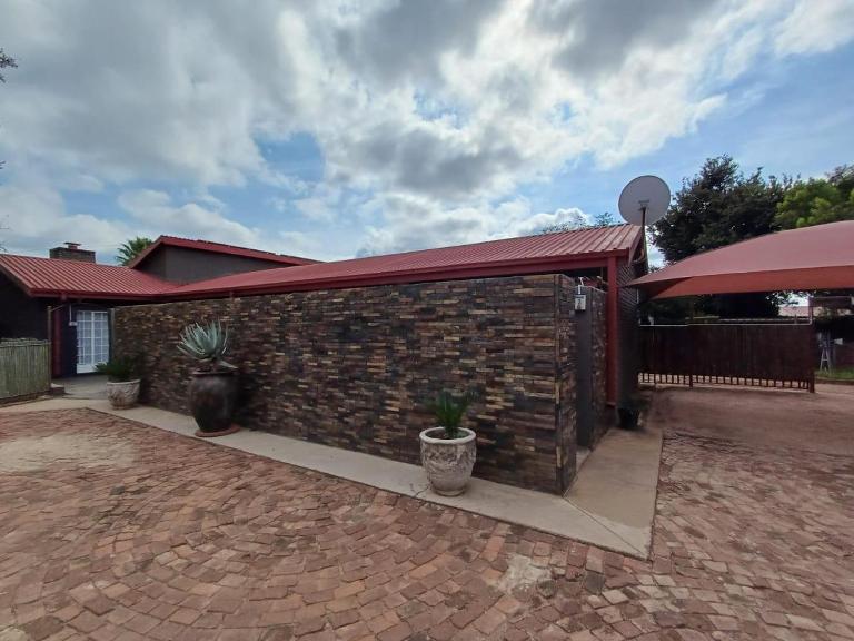 At Ease Road Lodge - B&B Zeerust