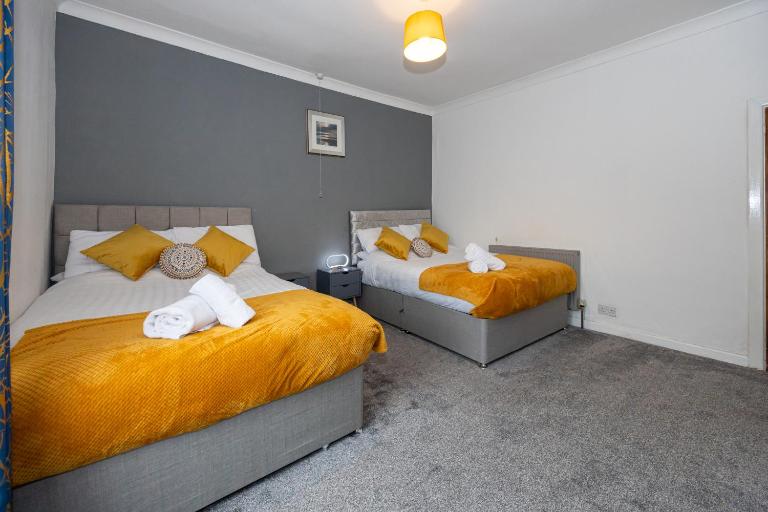 Cosy Two bedroom Terrace Blackburn - B&B Cherry Tree