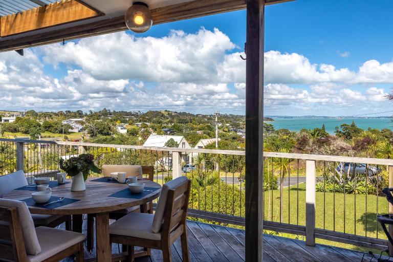Surfdale Sunspot Spa Escape Waiheke - Chambres d'hôtes Oneroa