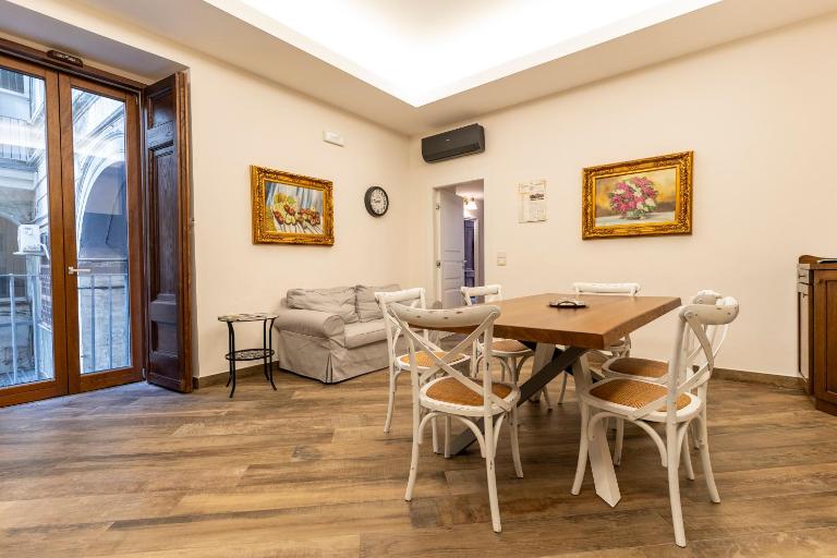 Plebiscito Rooms - B&B Nápoles