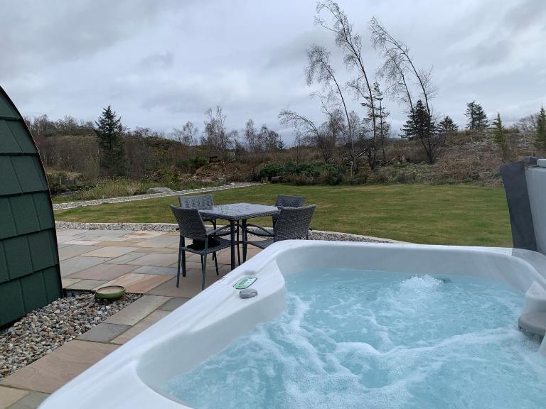 Tawny Owl Pod with Hot Tub - B&B Oban