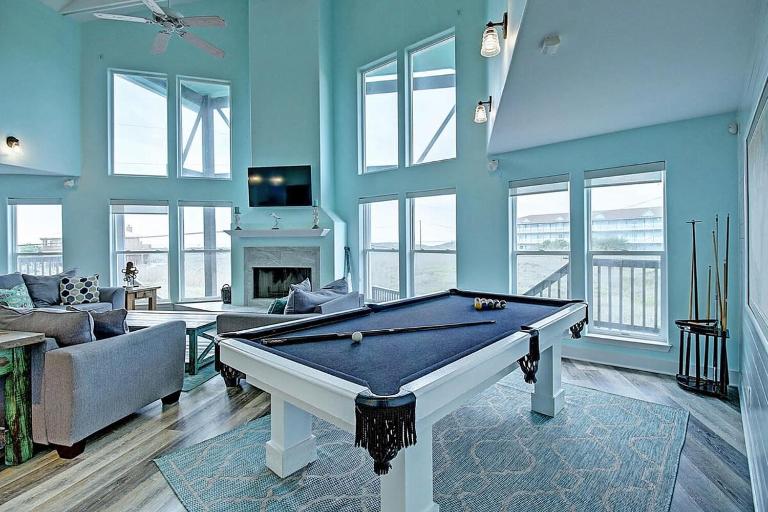 Beach Views- La Playa Paradise - large island home - B&B Port Aransas