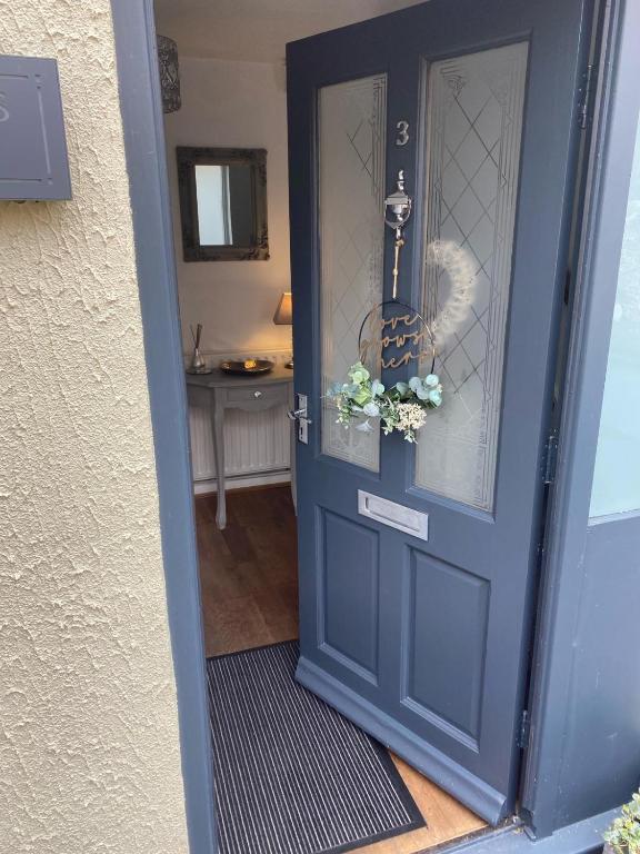 Hunters Lodge, with parking for one car - B&B Lincoln