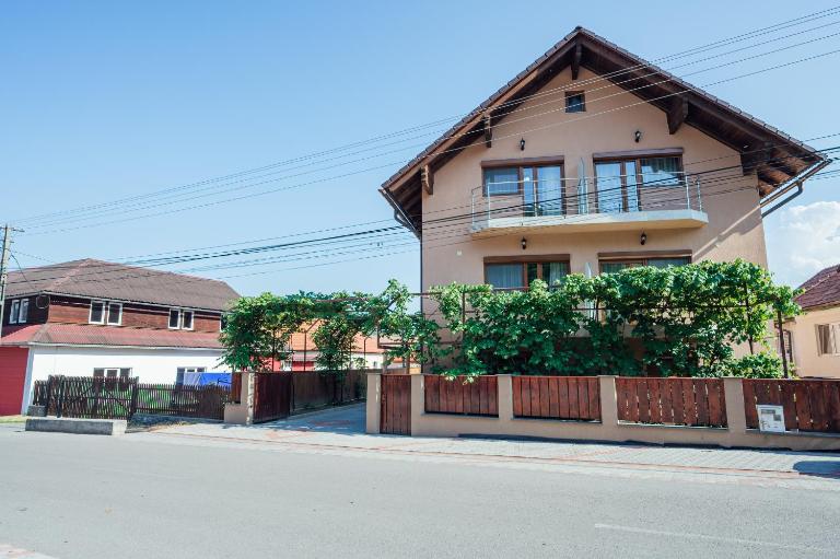 Sándor Panzió 2 - B&B Praid