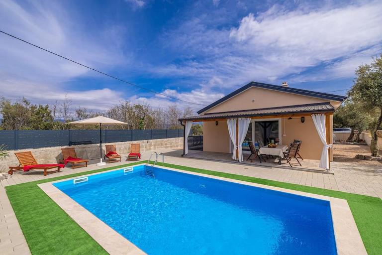 Kuća za odmor ASLAN s bazenom - B&B Gostinjac