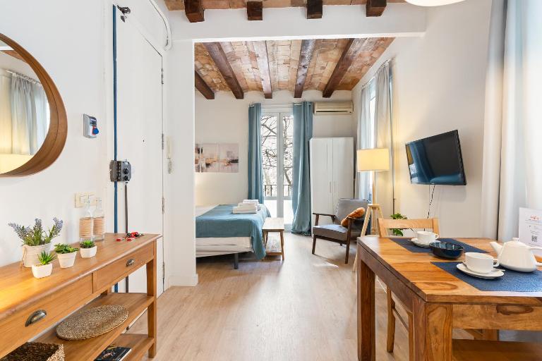 Lodging Apartments Beach Studio P1 - Ferienwohnung Barcelona