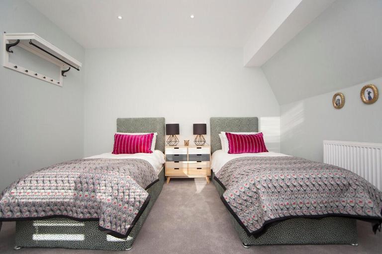 Spacious Georgian Coach House with Parking - Chambres d'hôtes Bath