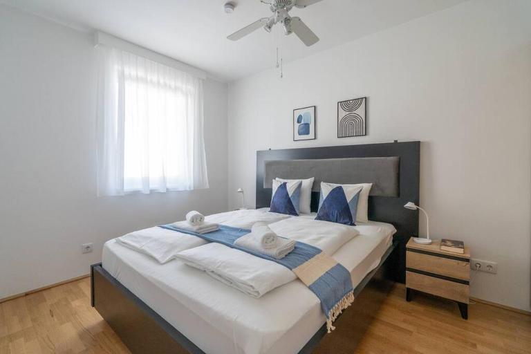 Urban 1BR Retreat, Easy City Link by HM - Bed and Breakfast Wenen