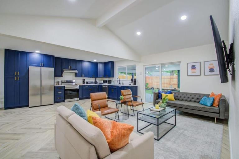 Serene 4-Bed Getaway - Hot tub & Fire Pit - Chambres d'hôtes Friendswood