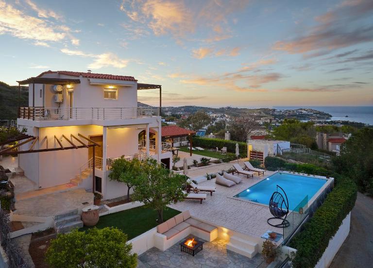 Villa Caress - sea view escape with private pool - Chambres d'hôtes Agía Pelagía